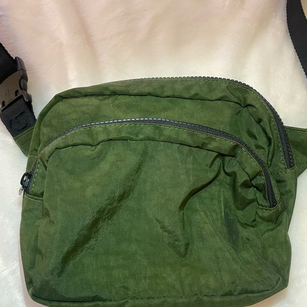 BAGGU BAY LAUREL FANNY PACK - Picture 5 of 10
